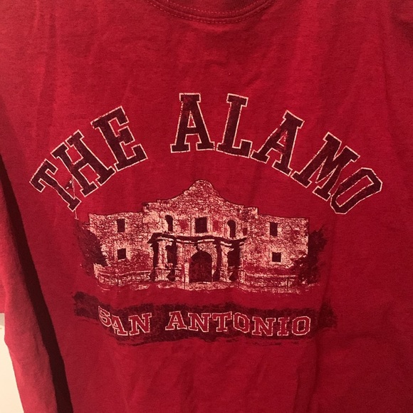 Fabulous San Antonio The Alamo Textured Bright Red Tshirt SZ XL - Picture 2 of 6